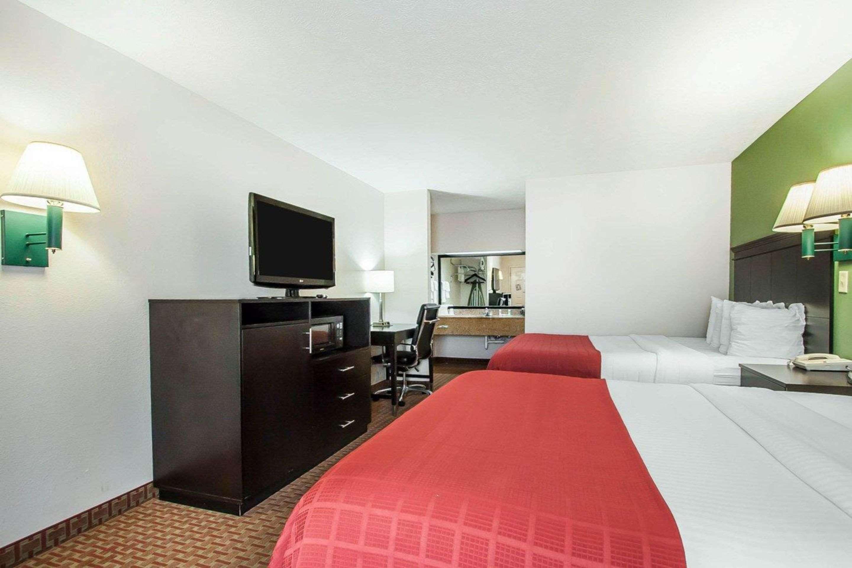 Quality Inn Savannah South Exterior photo