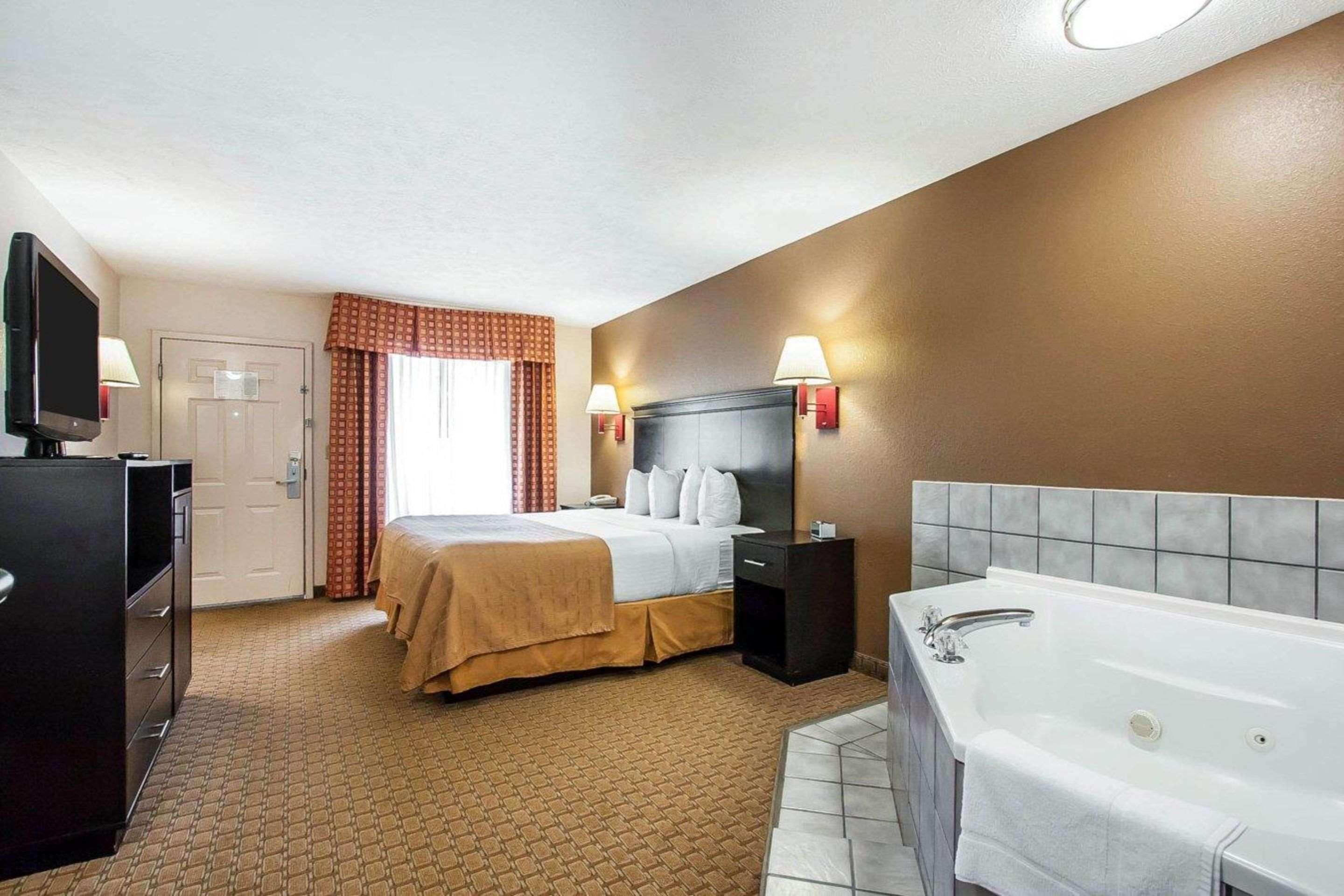 Quality Inn Savannah South Exterior photo